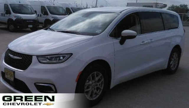 2023 Chrysler Pacifica Touring L