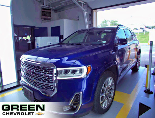 2023 GMC Acadia Denali